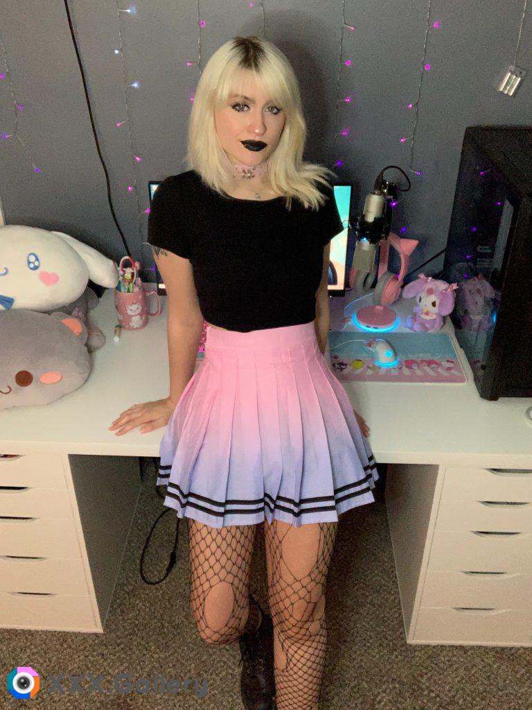 Pastel Goth slut ^-^